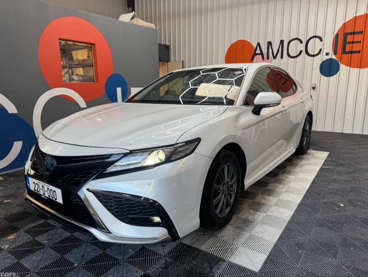 Toyota Camry Saloon, Petrol, 2022, White