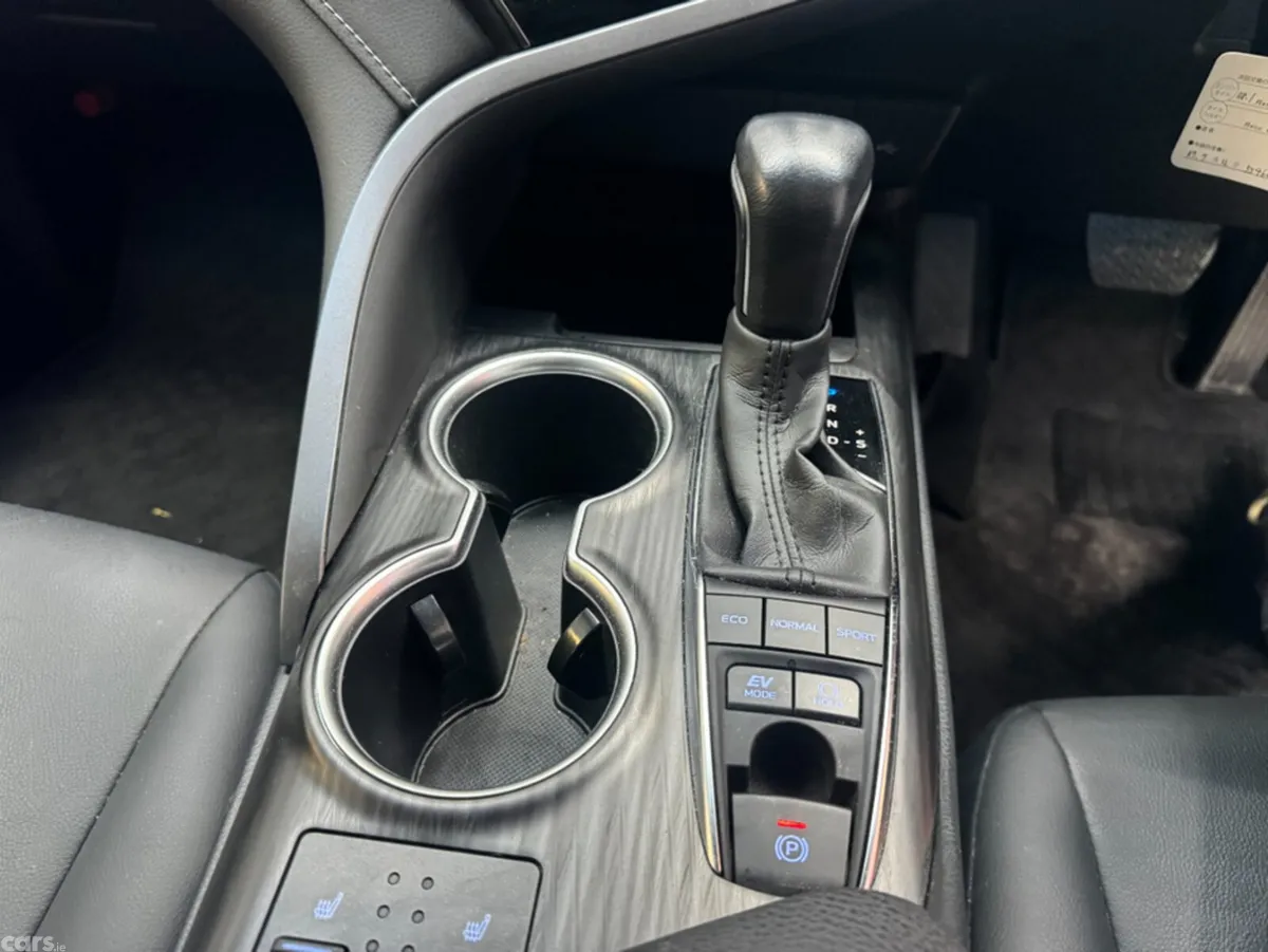 Toyota Camry Saloon, Petrol, 2022, White