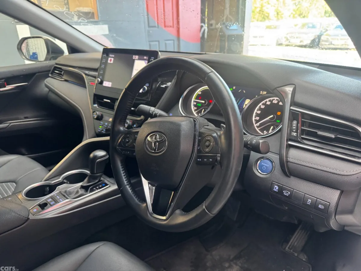 Toyota Camry Saloon, Petrol, 2022, White