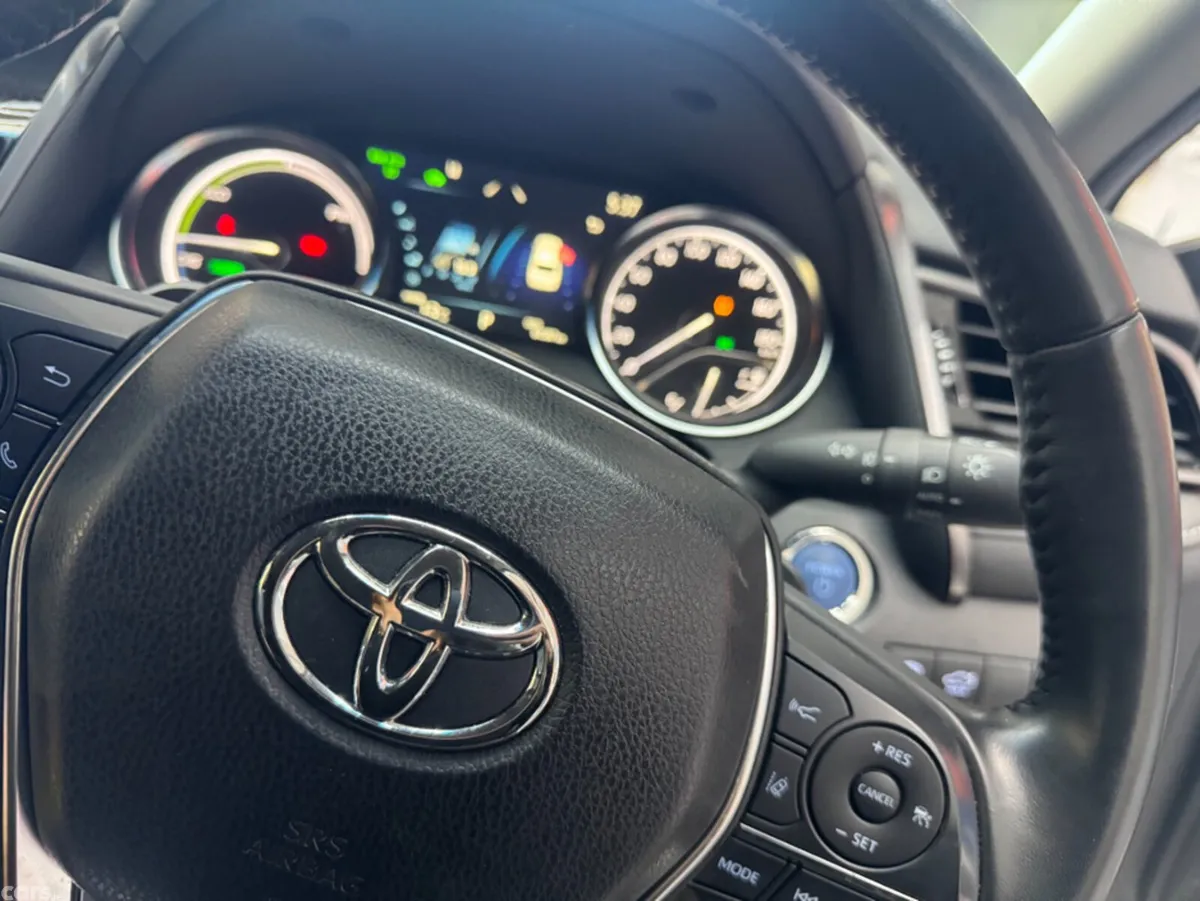 Toyota Camry Saloon, Petrol, 2022, White