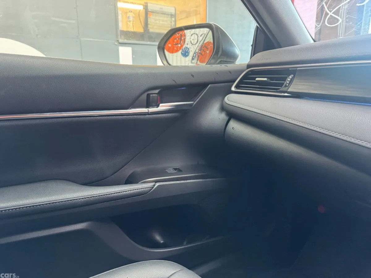 Toyota Camry Saloon, Petrol, 2022, White