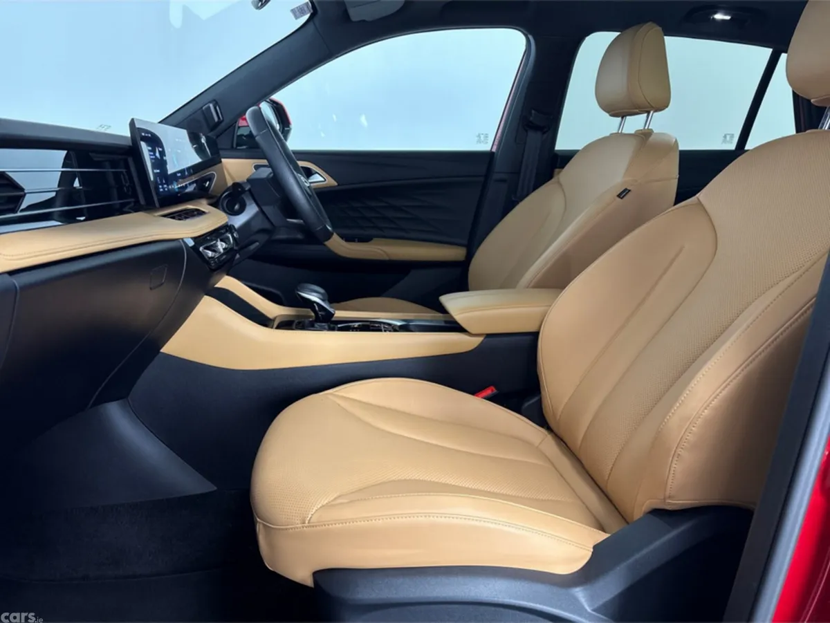 MG HS Hatchback, Petrol Hybrid, 2025, Red