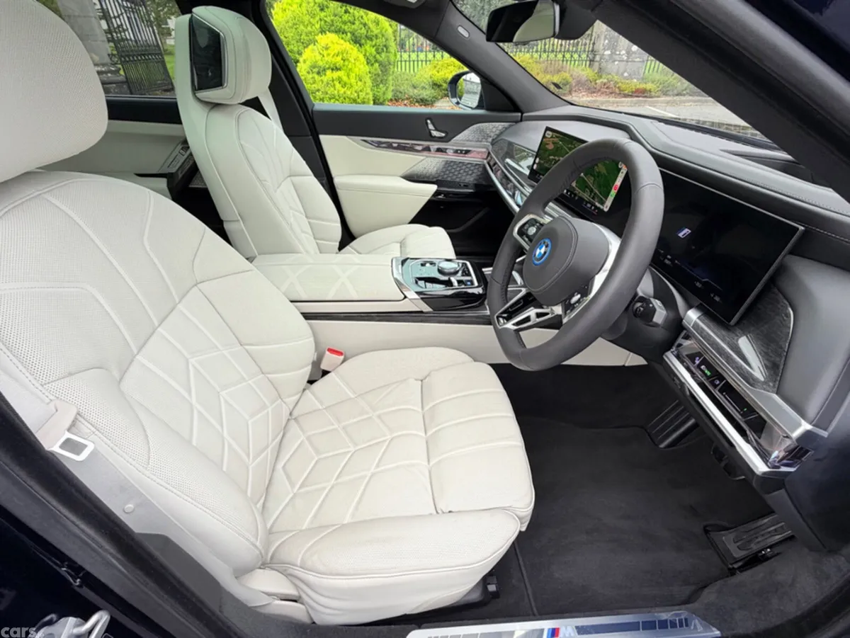 BMW i7 Saloon, Electric, 2026, Blue