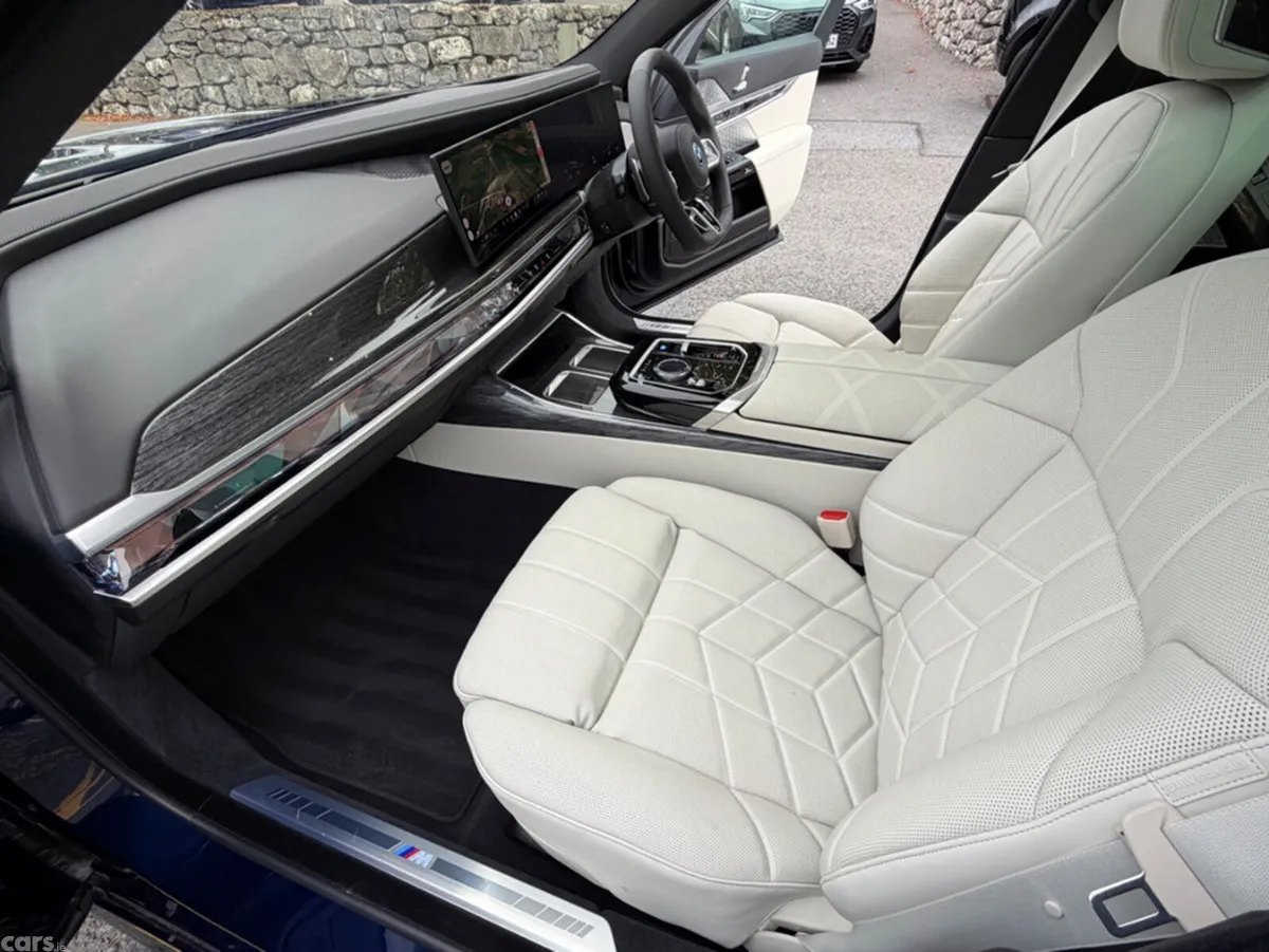 BMW i7 Saloon, Electric, 2026, Blue