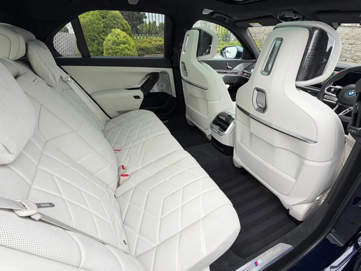 BMW i7 Saloon, Electric, 2026, Blue