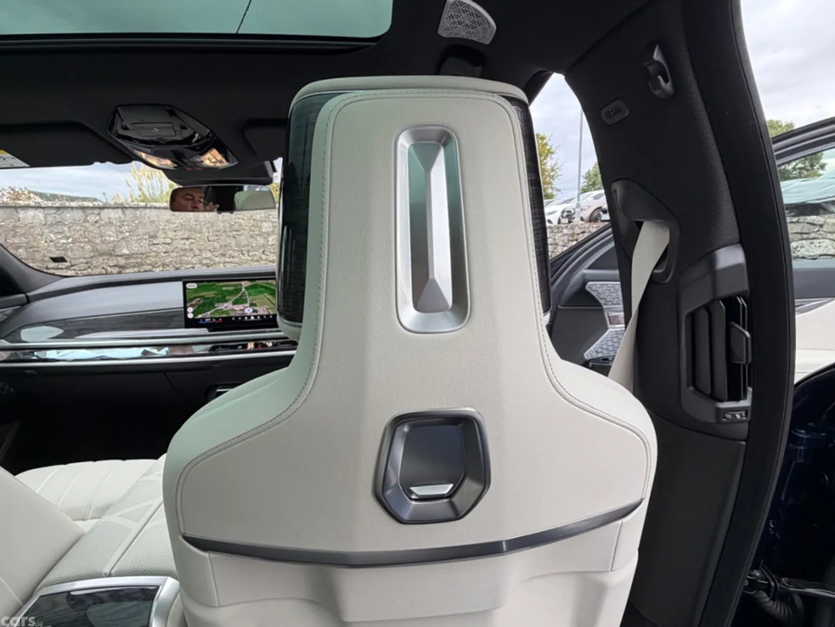 BMW i7 Saloon, Electric, 2026, Blue