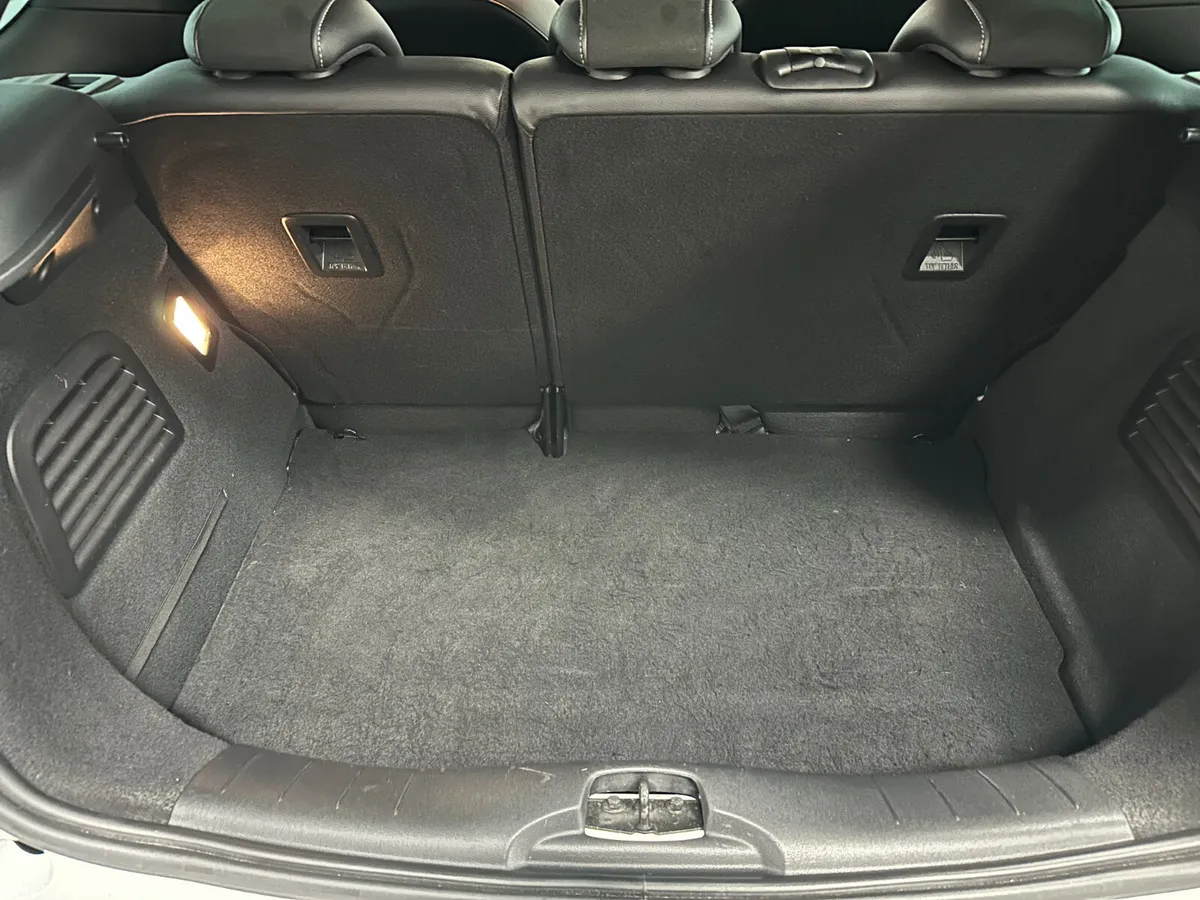 DS Automobiles DS 3 Hatchback, Petrol, 2017, White