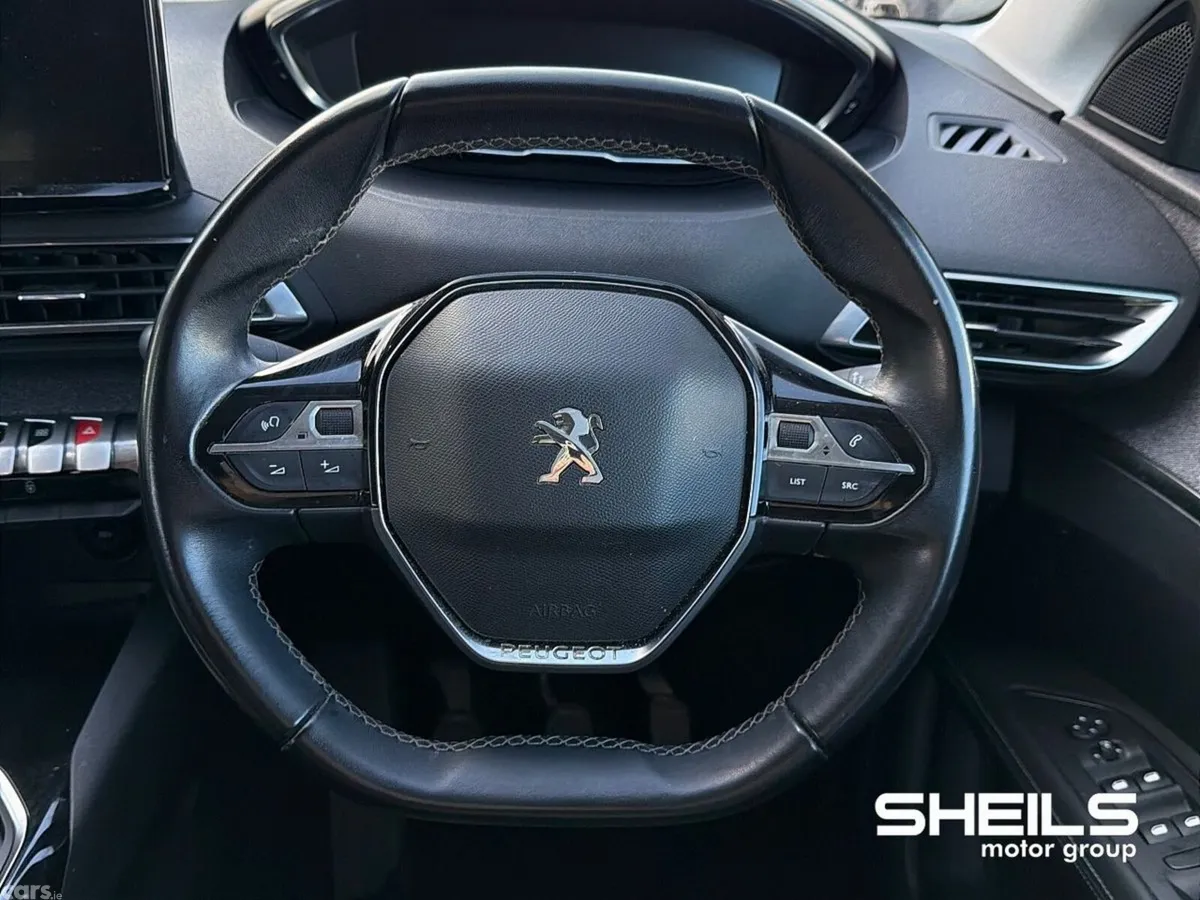 Peugeot 3008 MPV, Petrol, 2021, Red