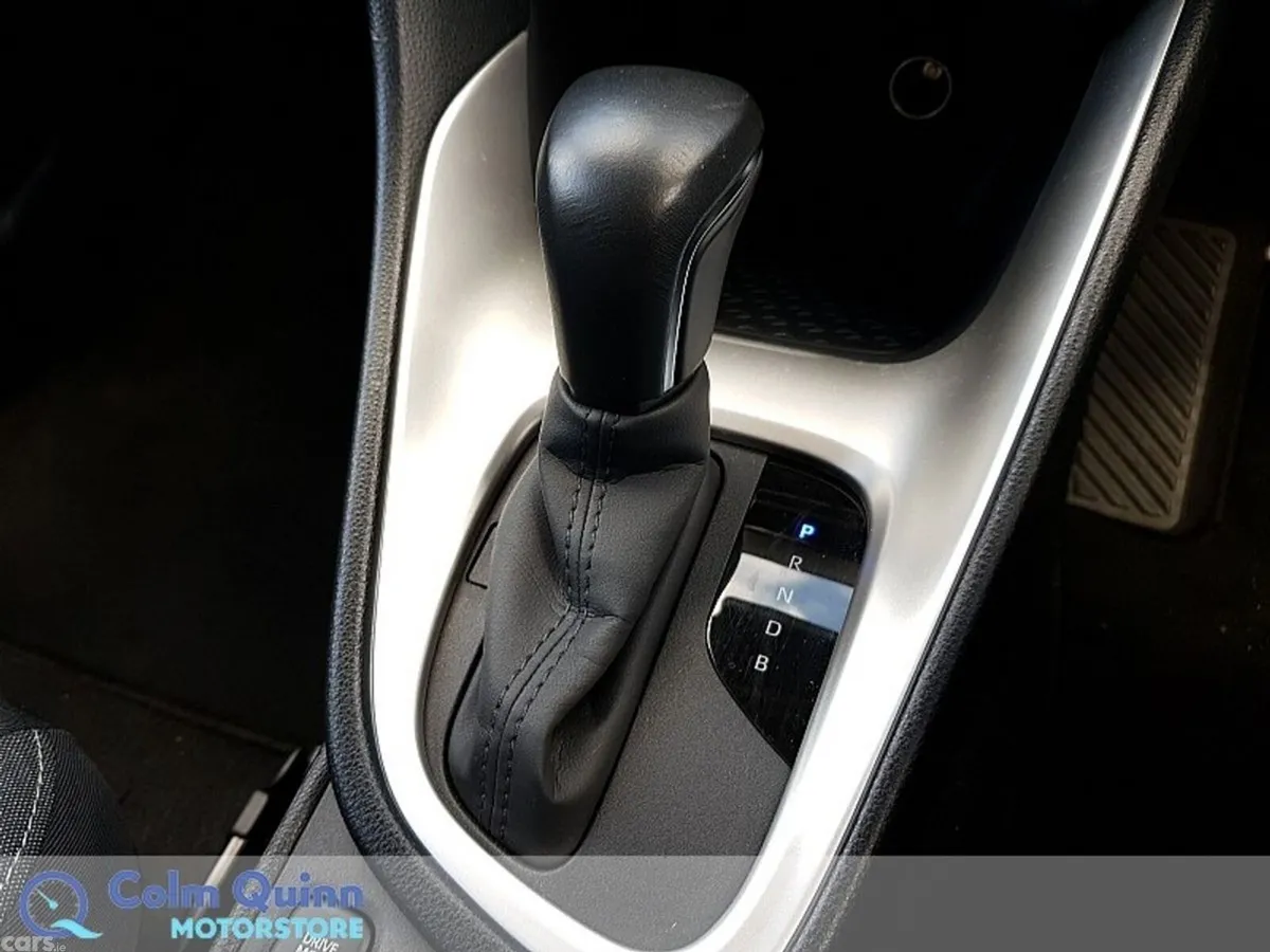 Toyota Yaris Hatchback, Petrol Hybrid, 2024, White