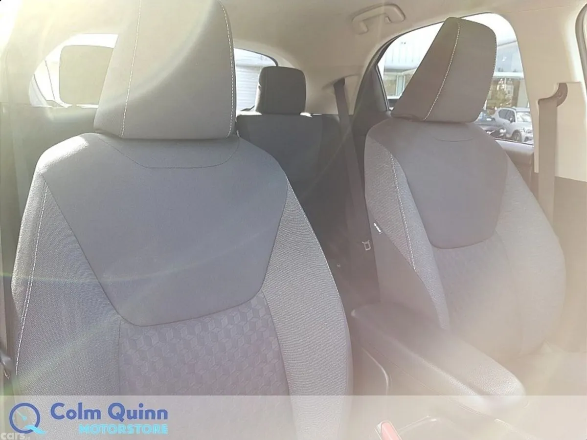 Toyota Yaris Hatchback, Petrol Hybrid, 2024, White