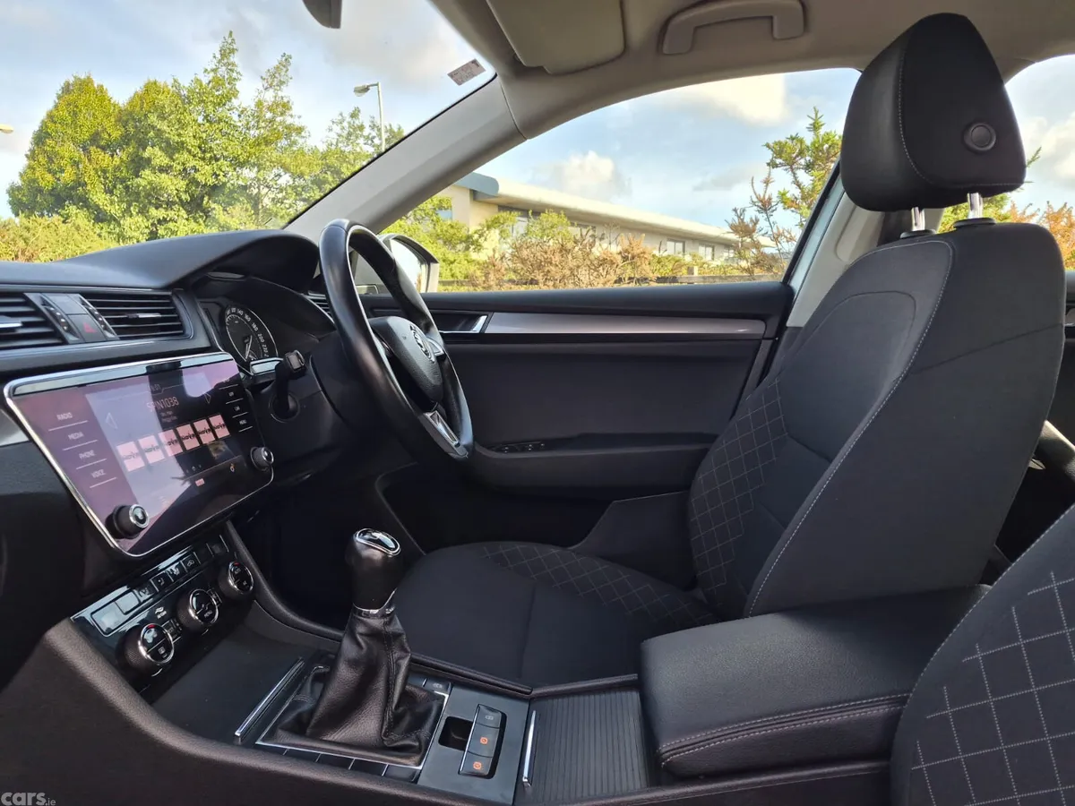 Skoda Superb Saloon, Diesel, 2021, Grey