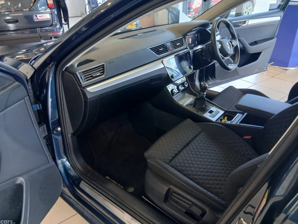 Skoda Superb Saloon, Diesel, 2022, Blue