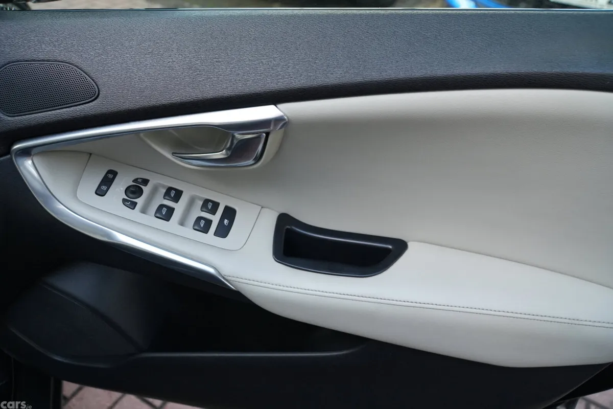 Volvo V40 Hatchback, Diesel, 2018, Black