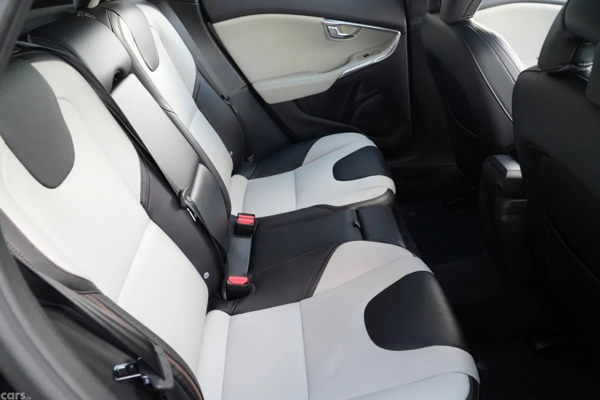 Volvo V40 Hatchback, Diesel, 2018, Black