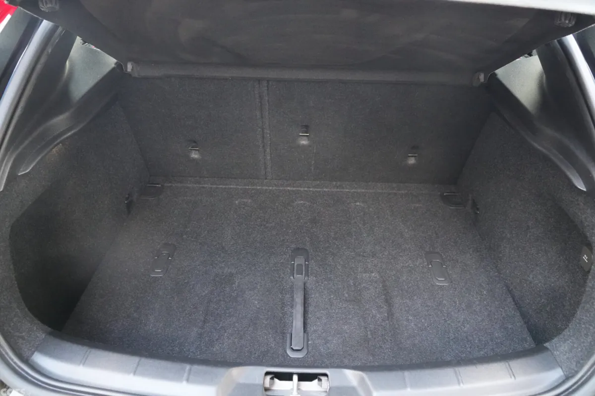 Volvo V40 Hatchback, Diesel, 2018, Black