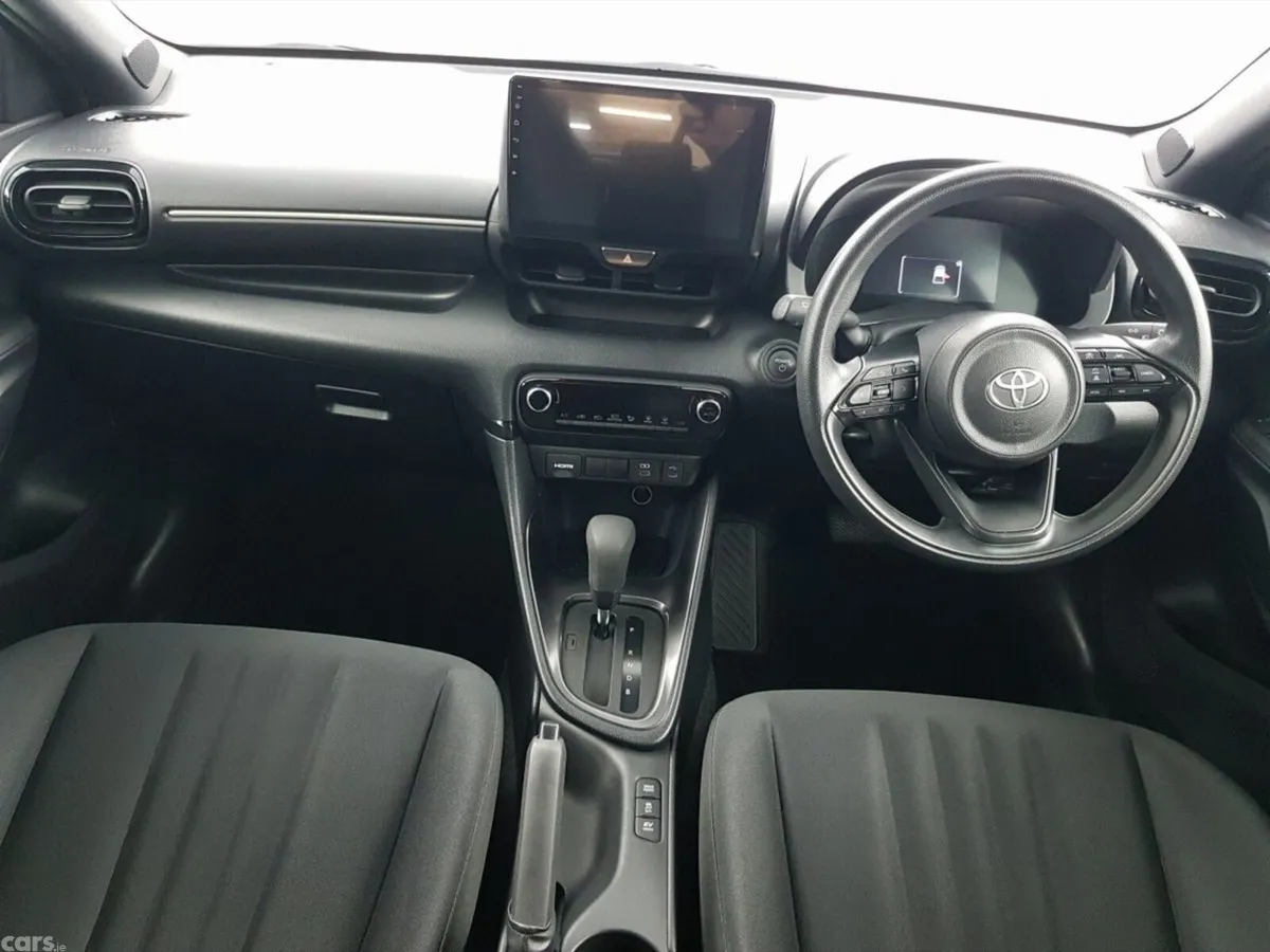 Toyota Yaris Hatchback, Petrol Hybrid, 2024, White