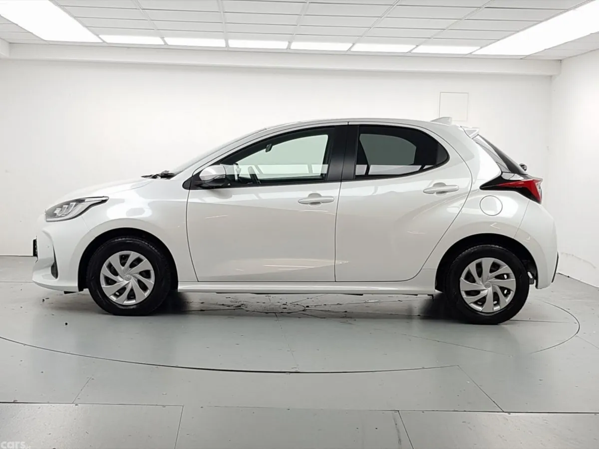 Toyota Yaris Hatchback, Petrol Hybrid, 2024, White