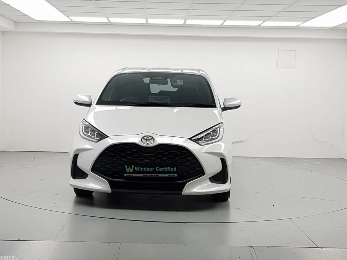 Toyota Yaris Hatchback, Petrol Hybrid, 2024, White