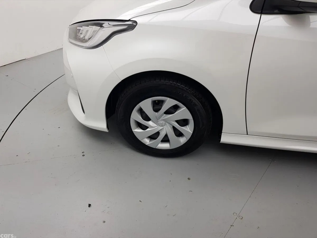 Toyota Yaris Hatchback, Petrol Hybrid, 2024, White