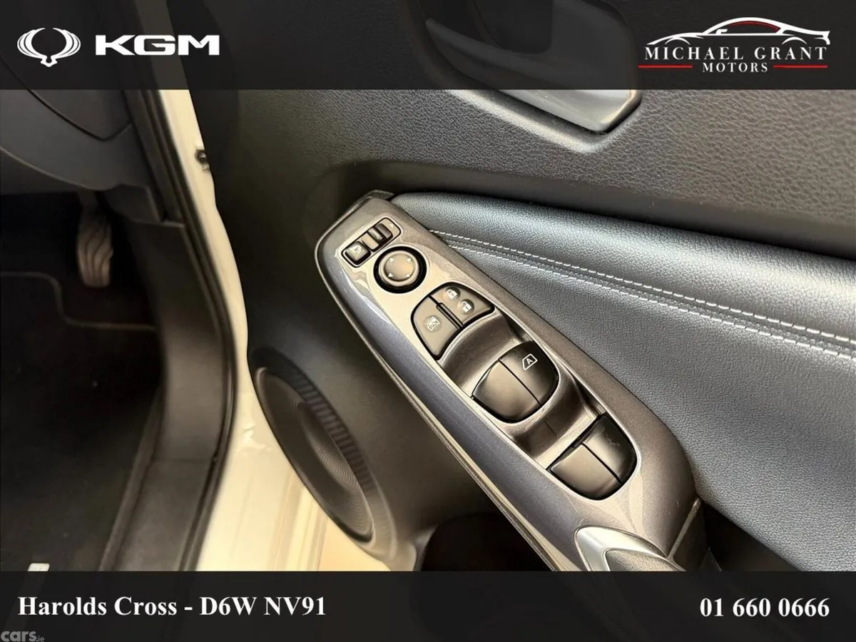 Nissan Juke SUV, Petrol, 2022, White
