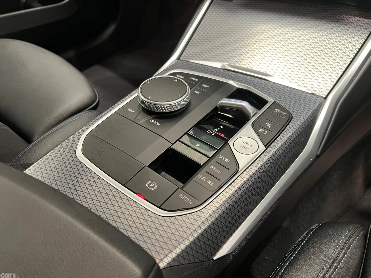BMW 3-Series Saloon, Petrol Hybrid, 2023, Black