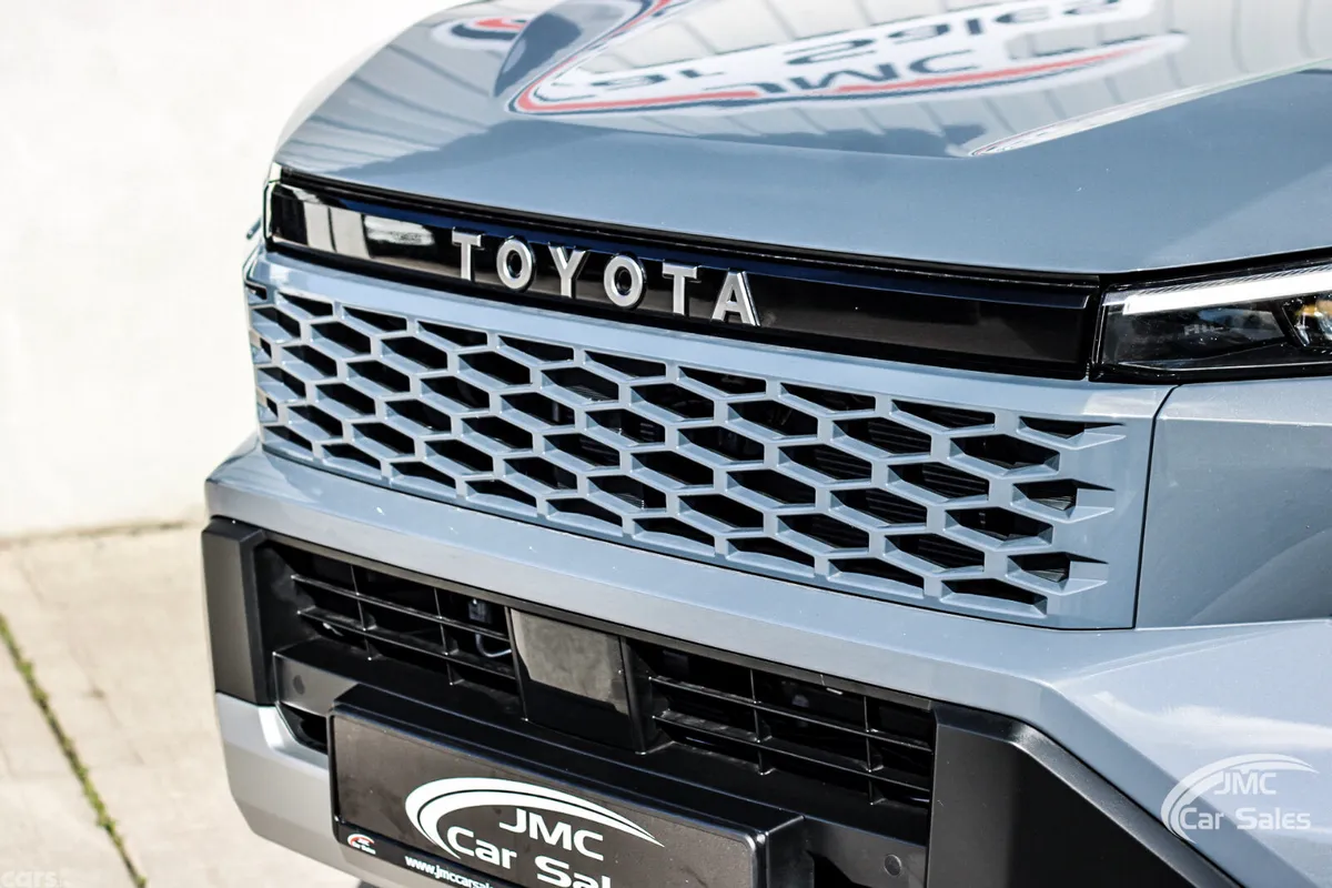 Toyota Hilux Pick Up, Diesel, 2026, Grey