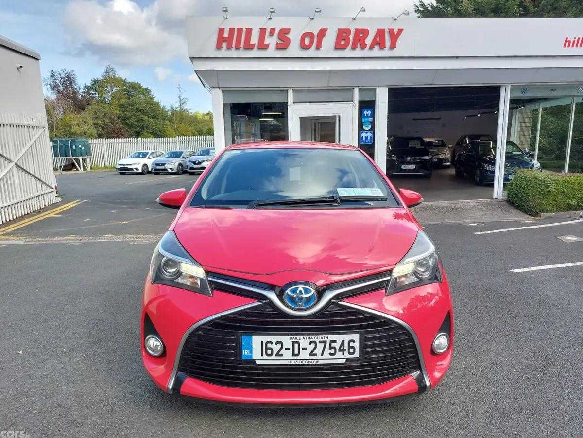 Toyota Yaris Hatchback, Petrol Hybrid, 2016, Red