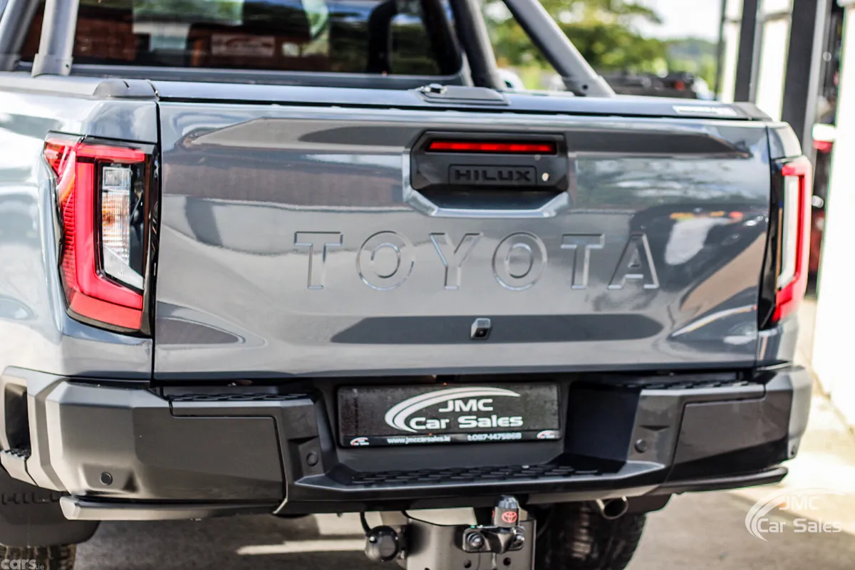 Toyota Hilux Pick Up, Diesel, 2026, Grey