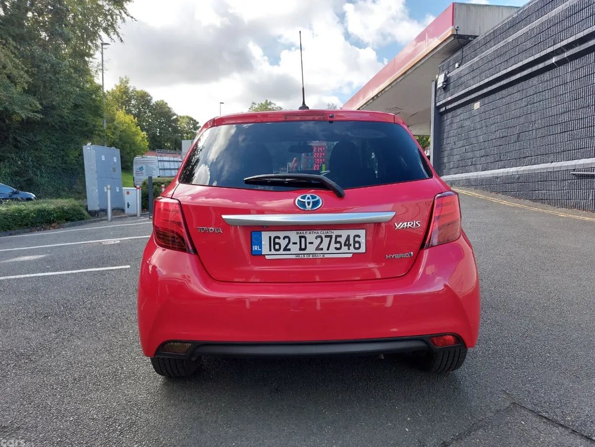Toyota Yaris Hatchback, Petrol Hybrid, 2016, Red