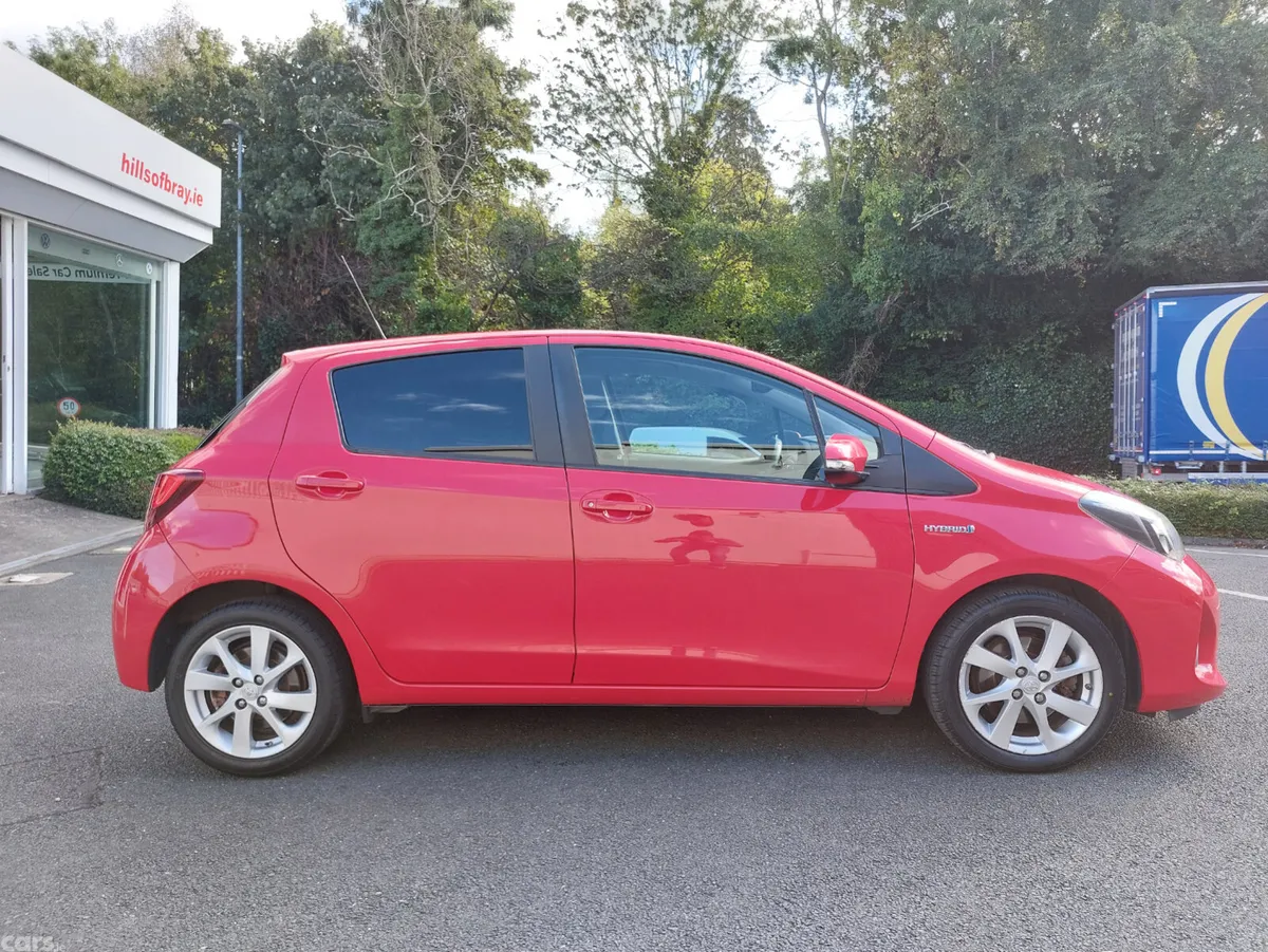 Toyota Yaris Hatchback, Petrol Hybrid, 2016, Red