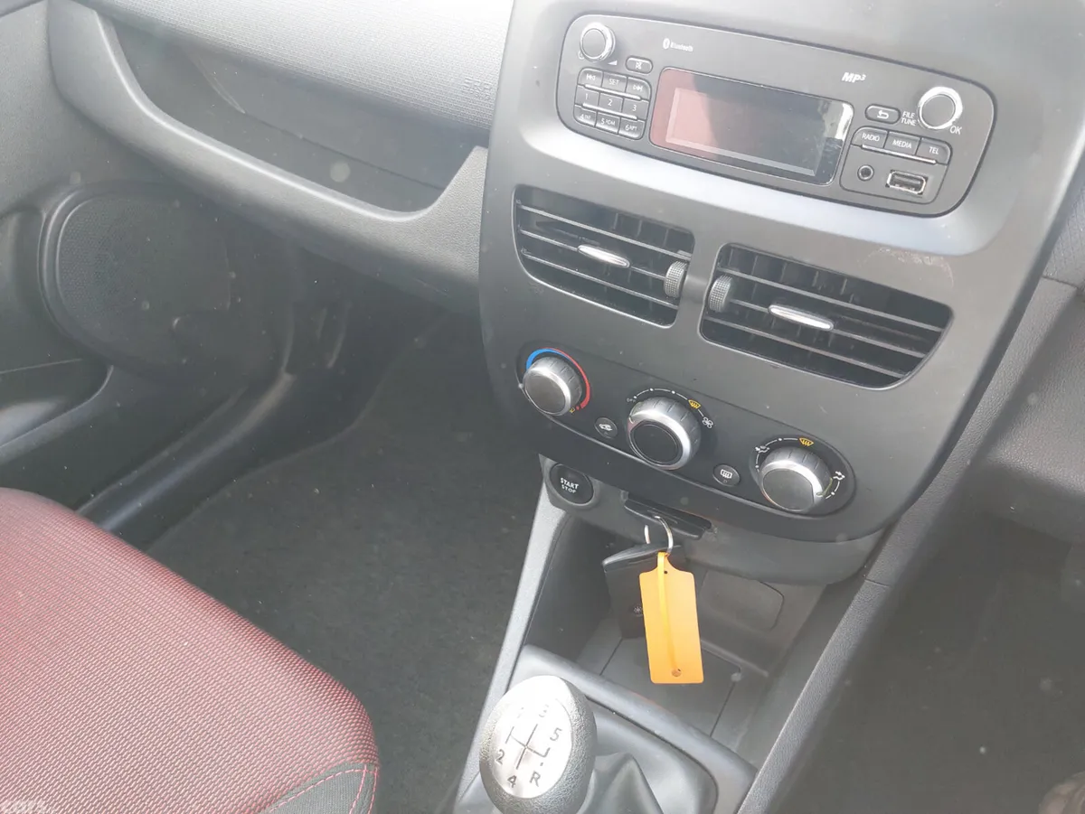 Renault Clio Hatchback, Petrol, 2016, Red