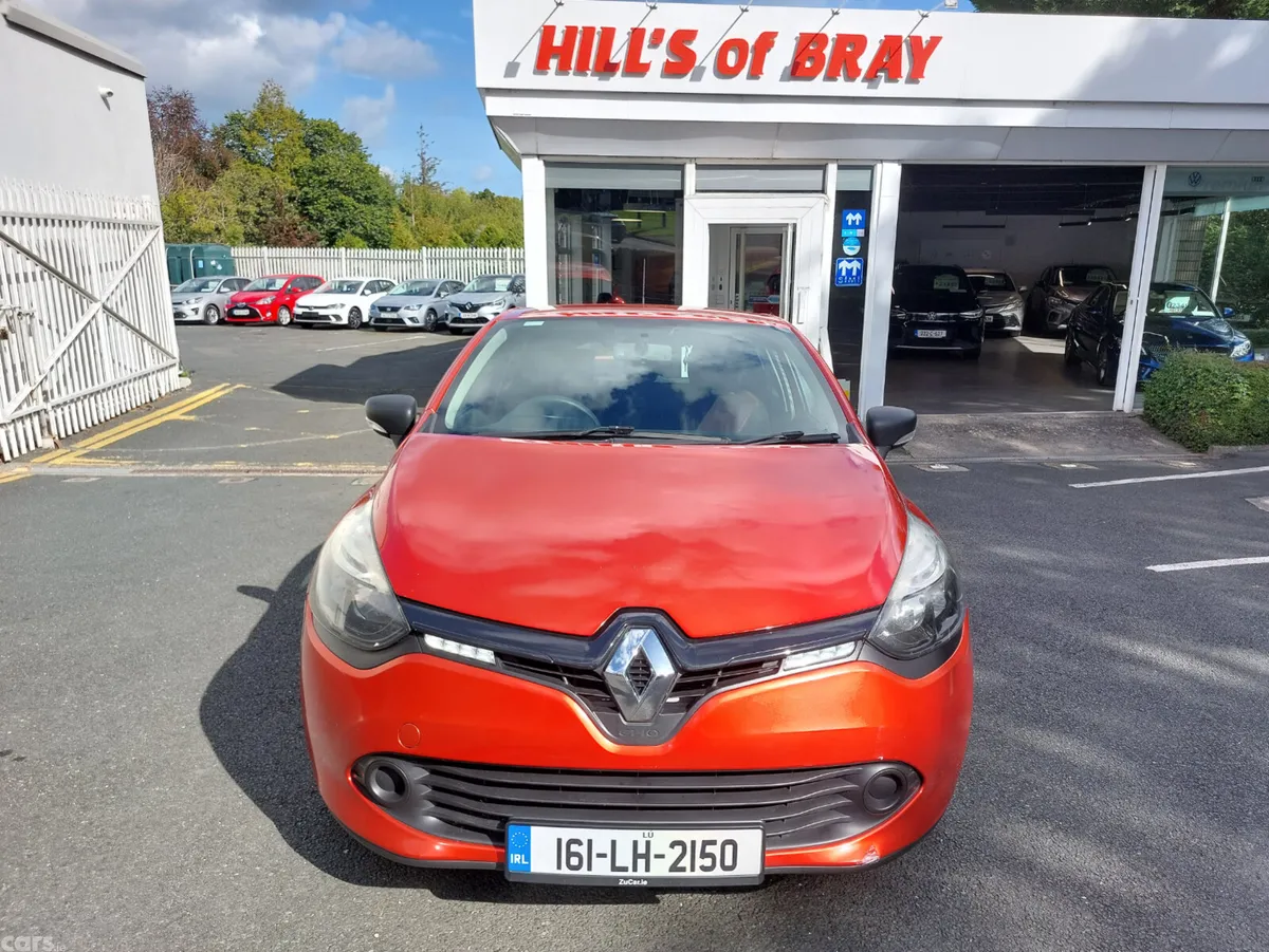 Renault Clio Hatchback, Petrol, 2016, Red
