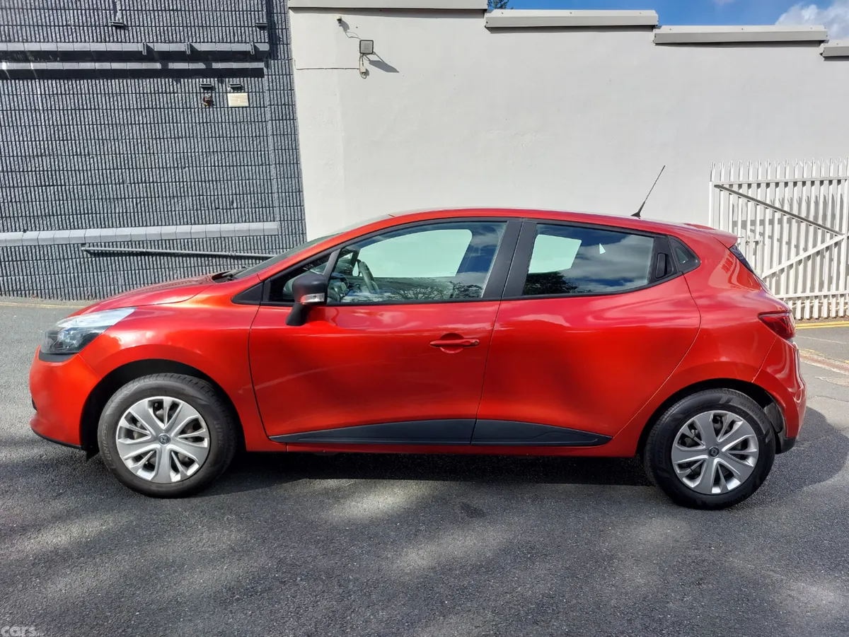 Renault Clio Hatchback, Petrol, 2016, Red