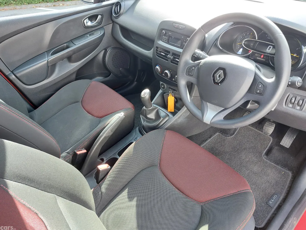 Renault Clio Hatchback, Petrol, 2016, Red