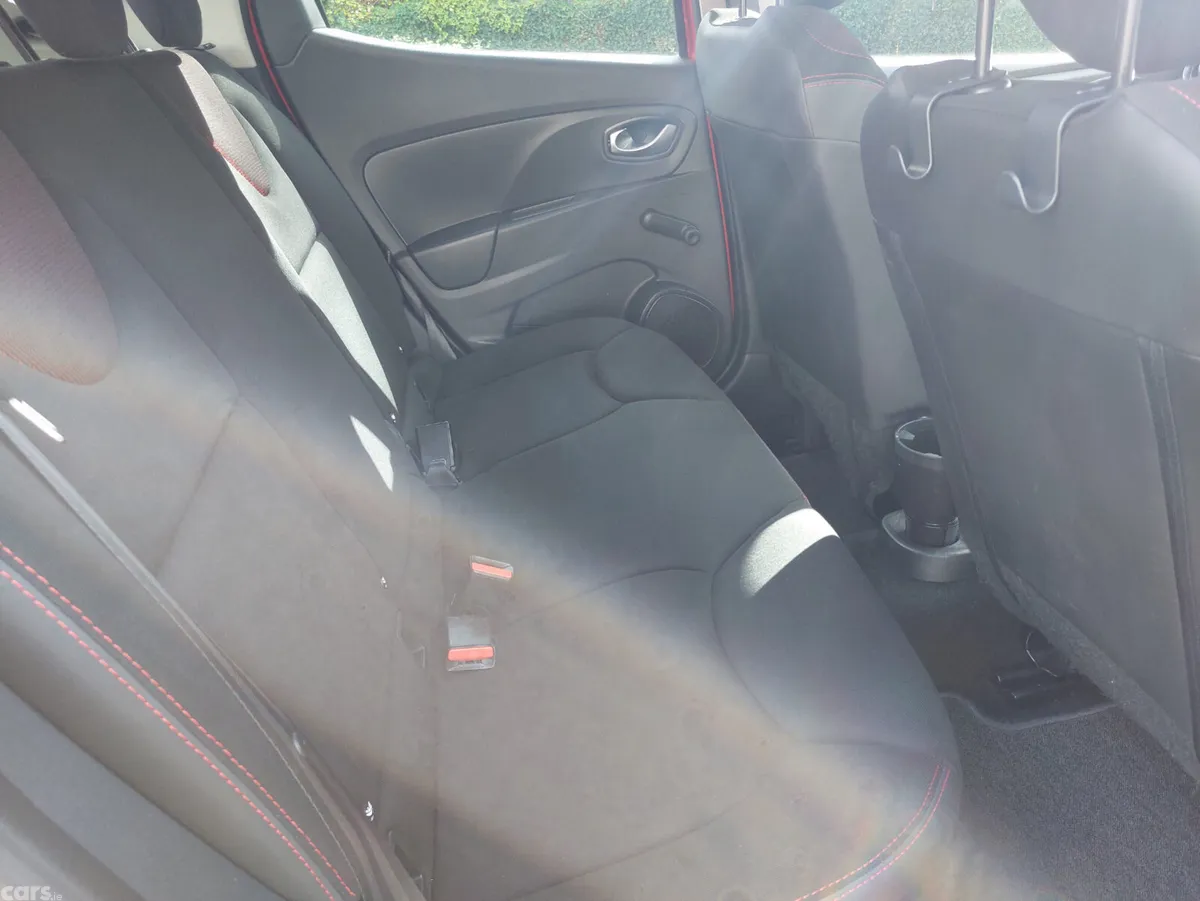 Renault Clio Hatchback, Petrol, 2016, Red