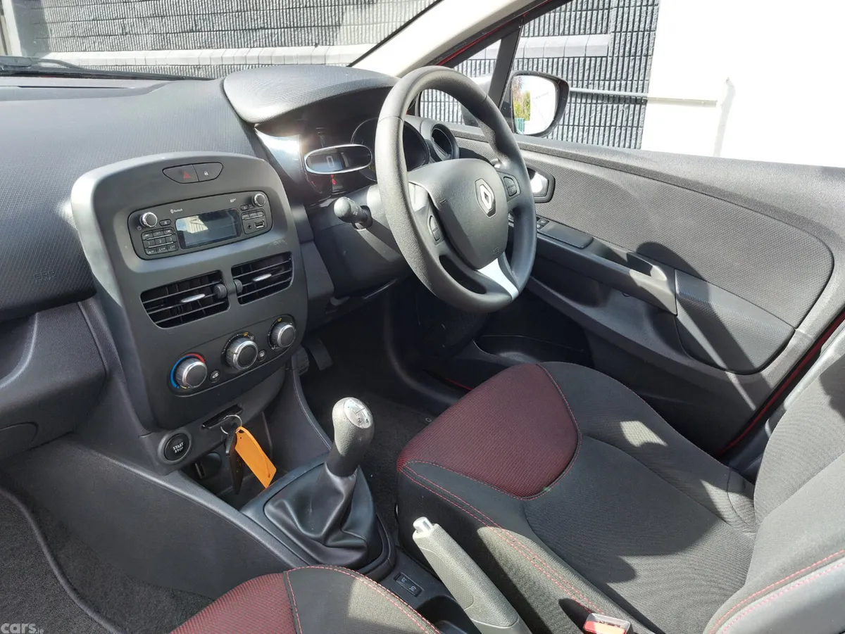 Renault Clio Hatchback, Petrol, 2016, Red
