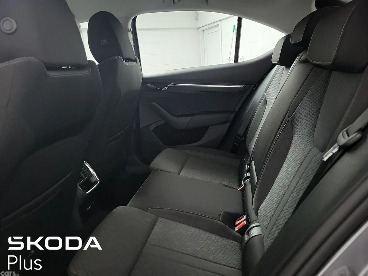 Skoda Octavia Saloon, Petrol, 2023, Grey