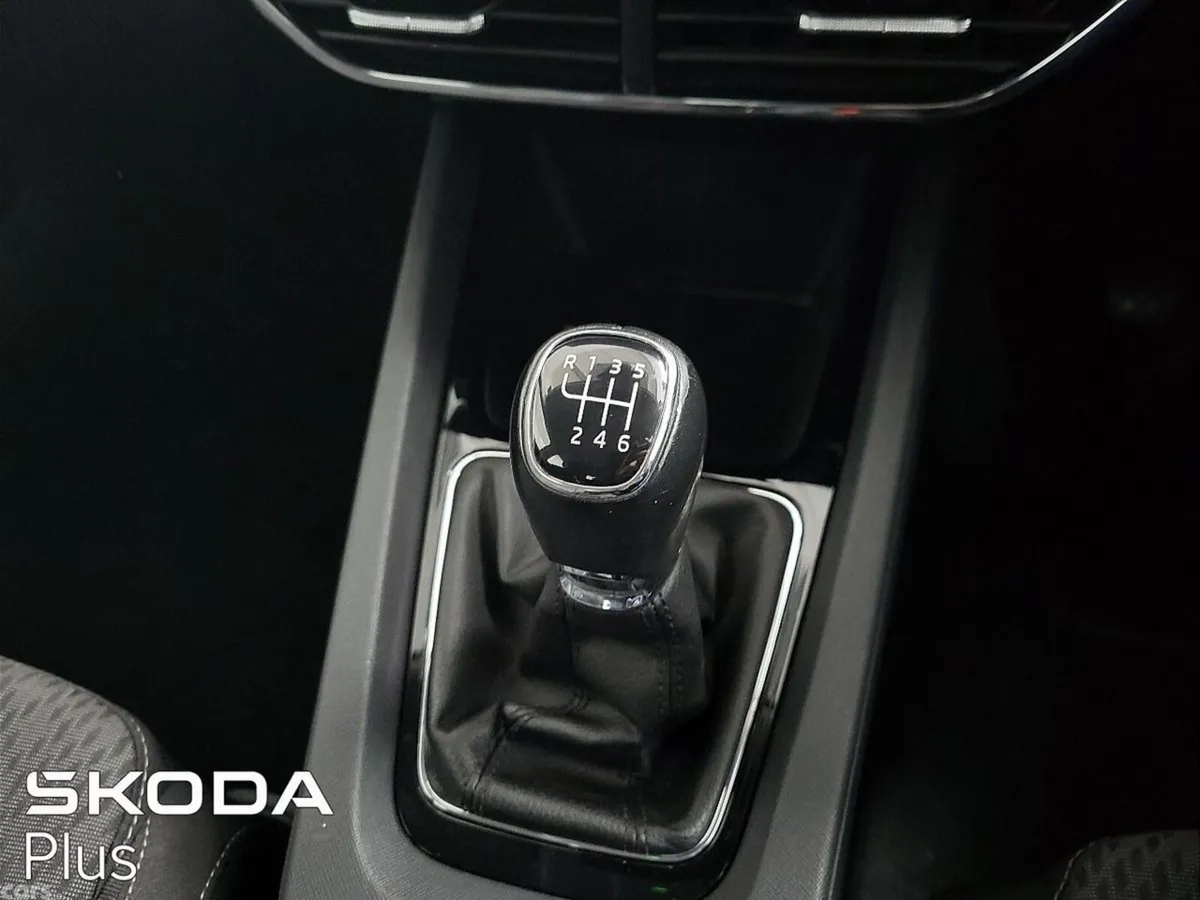 Skoda Octavia Saloon, Petrol, 2023, Grey
