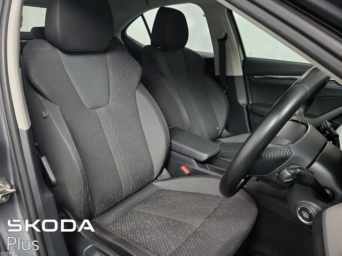 Skoda Octavia Saloon, Petrol, 2023, Grey