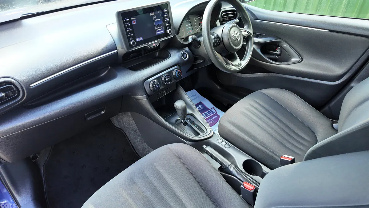 Toyota Yaris Hatchback, Petrol, 2022, Blue