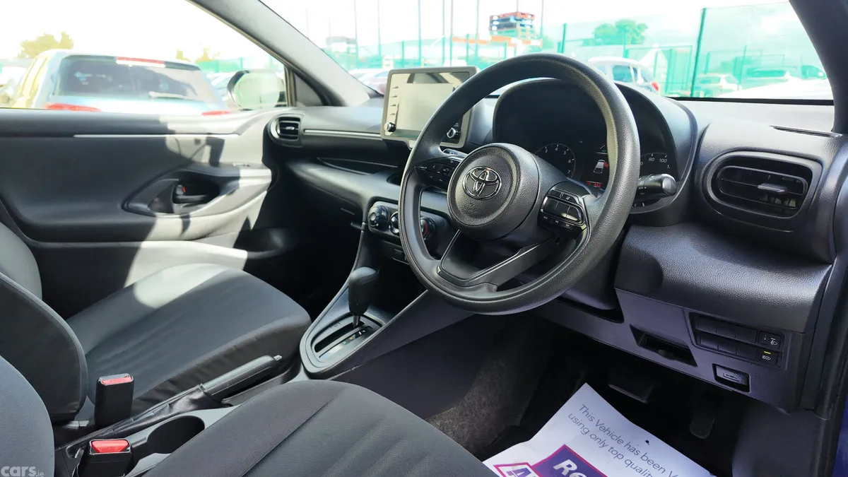 Toyota Yaris Hatchback, Petrol, 2022, Blue