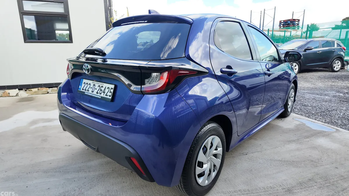Toyota Yaris Hatchback, Petrol, 2022, Blue