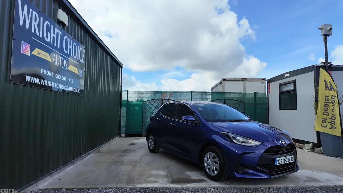 Toyota Yaris Hatchback, Petrol, 2022, Blue