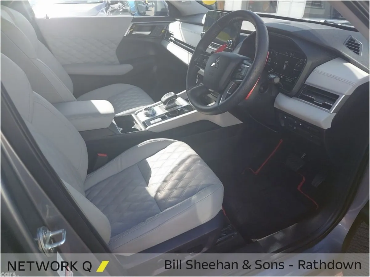 Mitsubishi Outlander SUV, Petrol Plug-in Hybrid, 2023, Silver