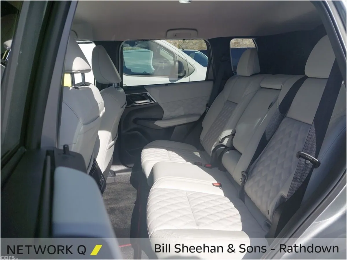 Mitsubishi Outlander SUV, Petrol Plug-in Hybrid, 2023, Silver