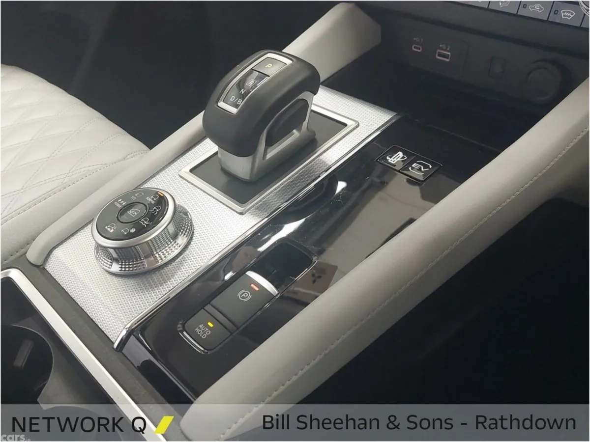 Mitsubishi Outlander SUV, Petrol Plug-in Hybrid, 2023, Silver
