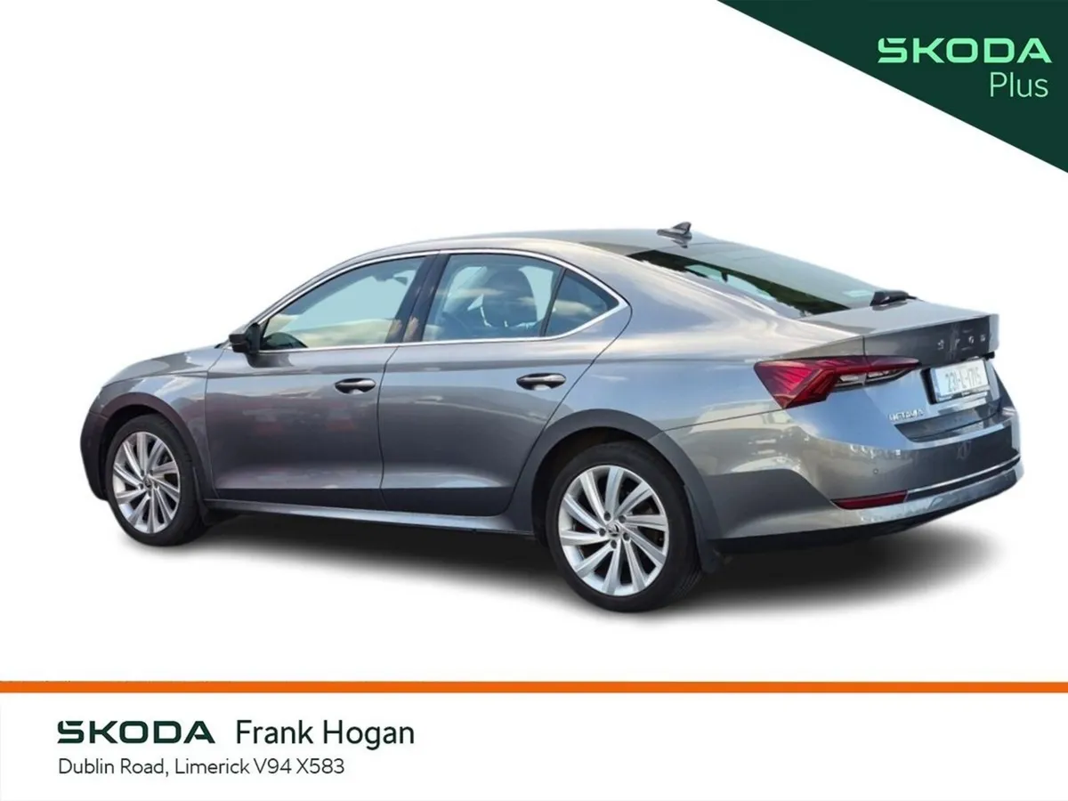 Skoda Octavia Saloon, Petrol, 2023, Grey