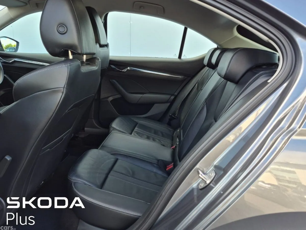 Skoda Octavia Saloon, Petrol, 2023, Grey