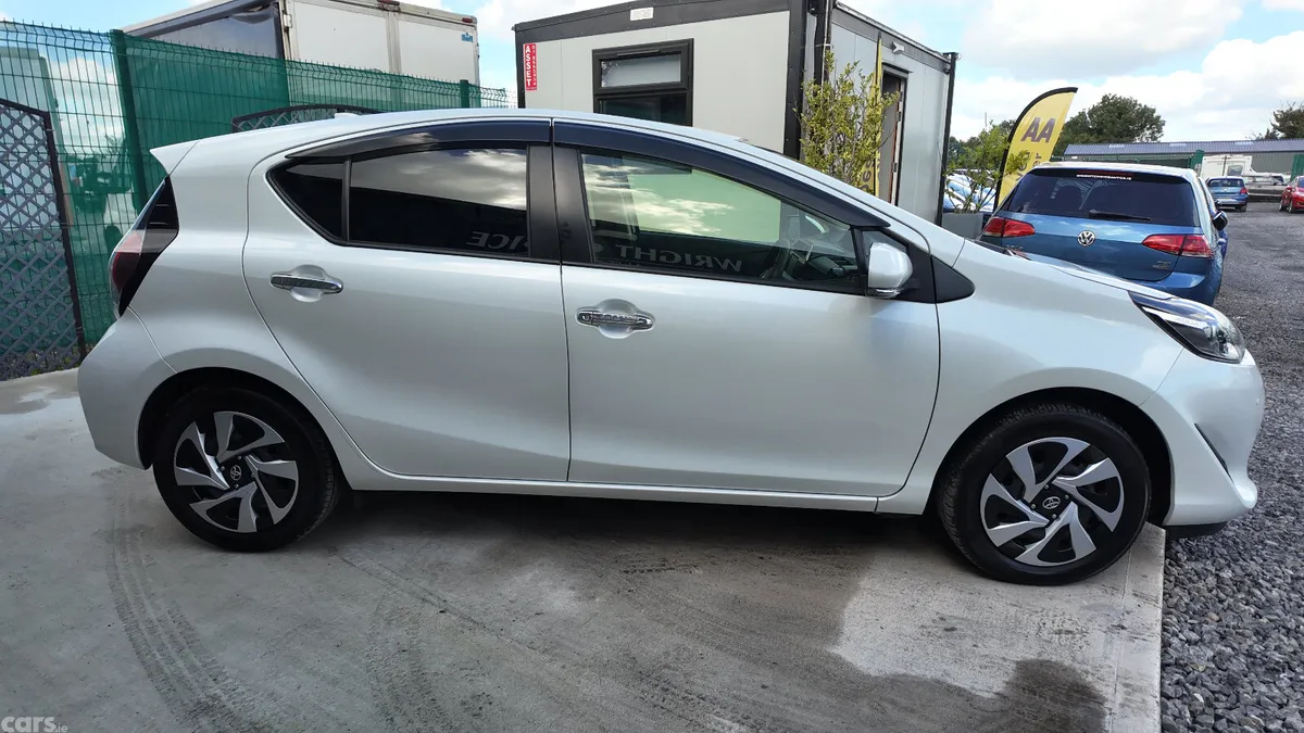 Toyota Aqua Hatchback, Petrol Hybrid, 2020, White