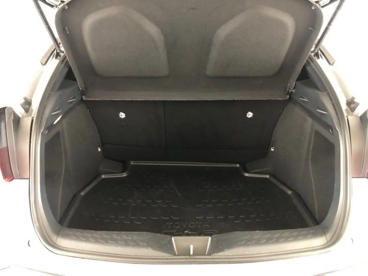 Toyota C-HR SUV, Petrol Hybrid, 2023, Silver